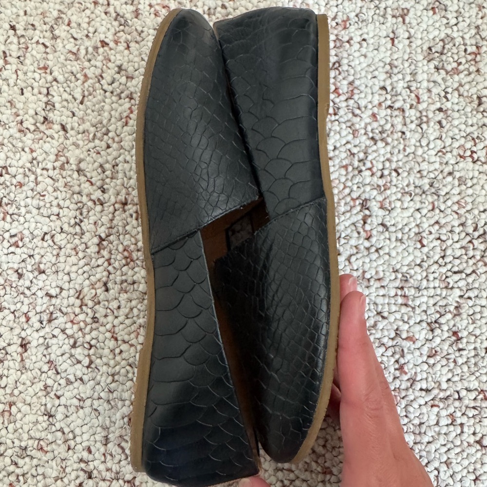 TKEES Black Crocodile Print Leather “Senny” Slide Size 7